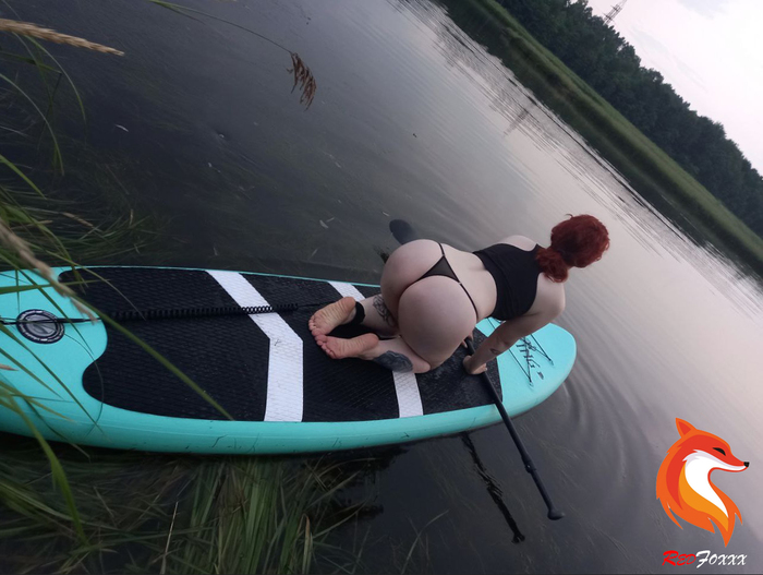 In general, it's creepy on the river at dusk. It seems that a drowned man is about to emerge from the dark water - NSFW, My, Erotic, Booty, Colorful hair, River, Relaxation, Nature, Back view, Thighs, Foreshortening, Girls, Girl with tattoo